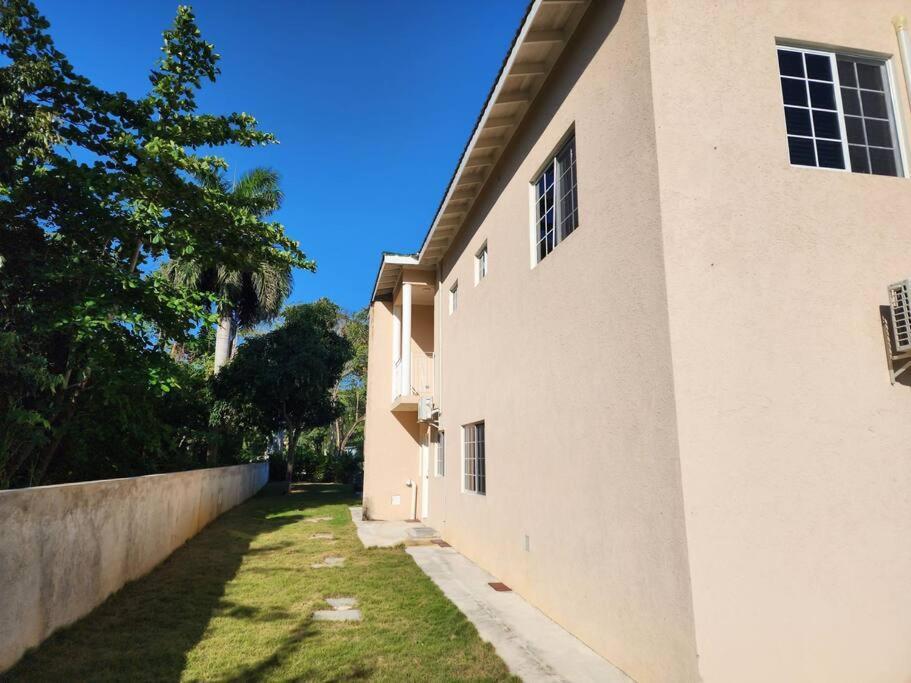 Paradise Nestled Between Montego Bay And Negril Hopewell Exterior photo